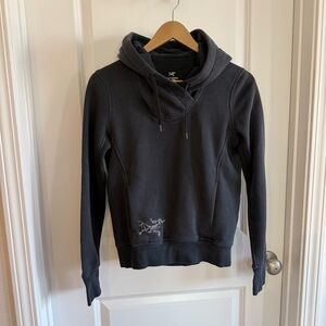 Arcteryx Hoodie Womens Small Black Pullover Embroidered High Neck Outdoors Warm